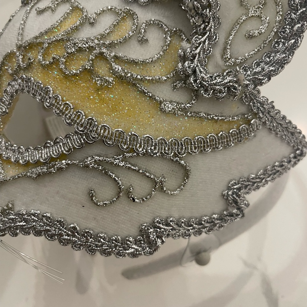 Silver and Gold Cat Mask - Picture 3 of 4